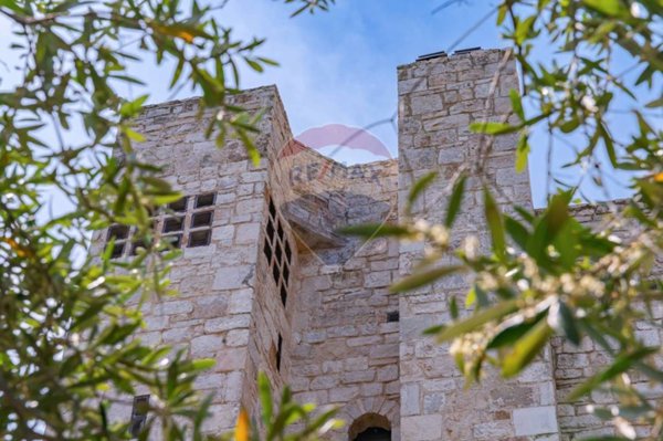 negozio in vendita a Giovinazzo in zona San Matteo