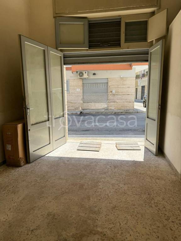 locale commerciale in vendita a Giovinazzo