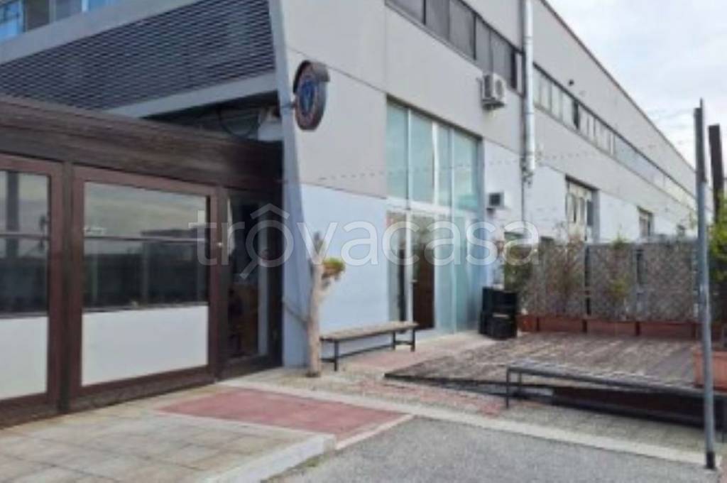 locale commerciale in vendita a Giovinazzo