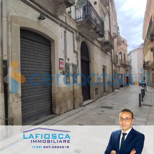 locale di sgombero in vendita a Gravina in Puglia