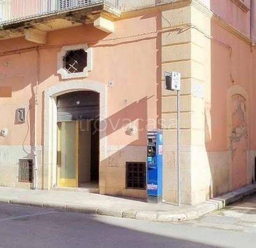 negozio in vendita a Gravina in Puglia