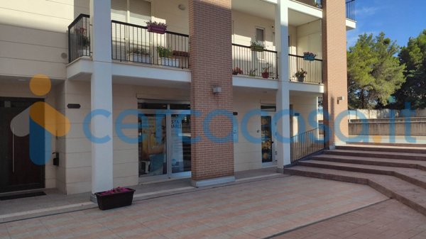 locale commerciale in vendita a Gravina in Puglia