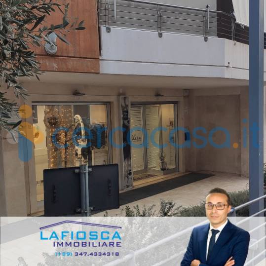 locale commerciale in vendita a Gravina in Puglia