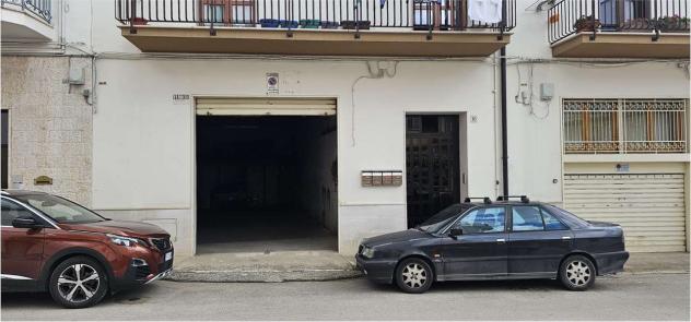 locale commerciale in vendita a Gravina in Puglia