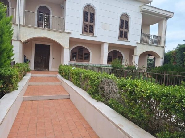 casa indipendente in vendita a Gravina in Puglia