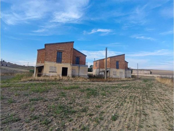 casa indipendente in vendita a Gravina in Puglia in zona Pantanella
