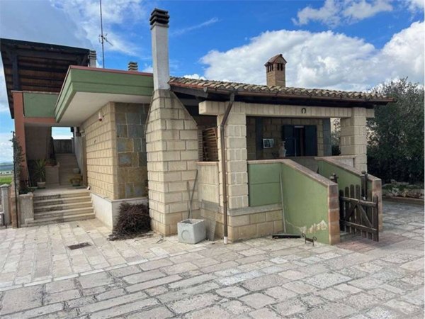 casa indipendente in vendita a Gravina in Puglia