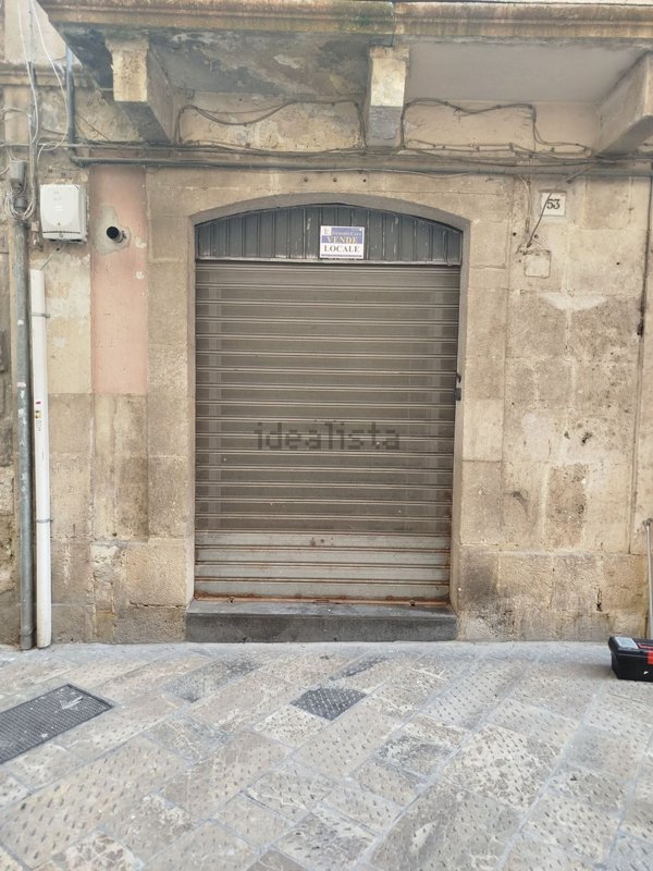 locale commerciale in vendita a Gravina in Puglia