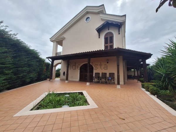 casa indipendente in vendita a Gravina in Puglia