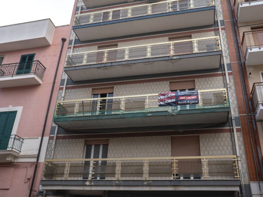 locale commerciale in vendita a Gravina in Puglia