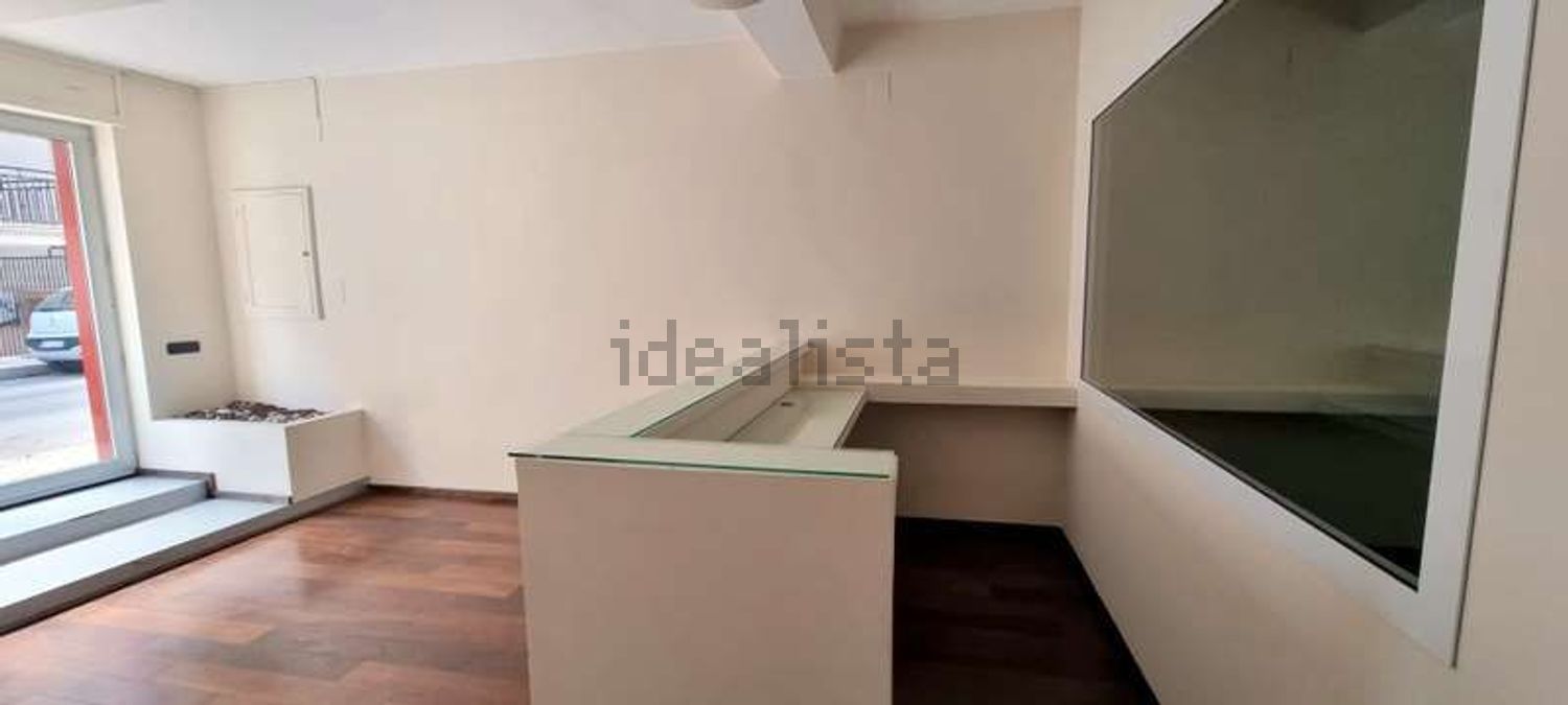 locale commerciale in vendita a Gravina in Puglia