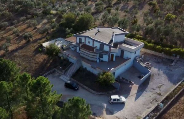 casa indipendente in vendita a Gravina in Puglia