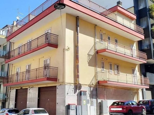 casa indipendente in vendita a Gravina in Puglia