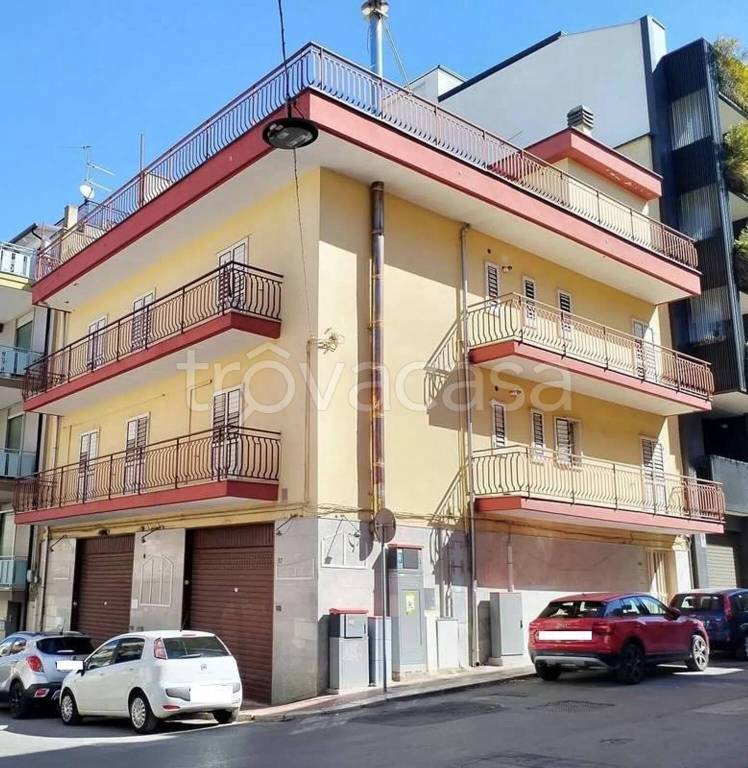 casa indipendente in vendita a Gravina in Puglia