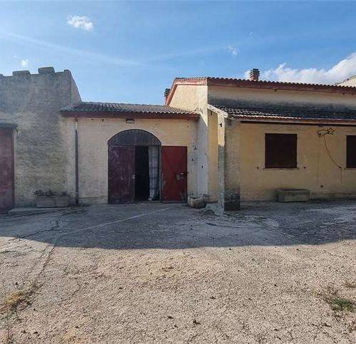 casa indipendente in vendita a Gravina in Puglia