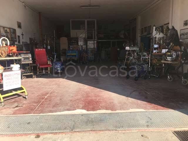 negozio in vendita a Gravina in Puglia