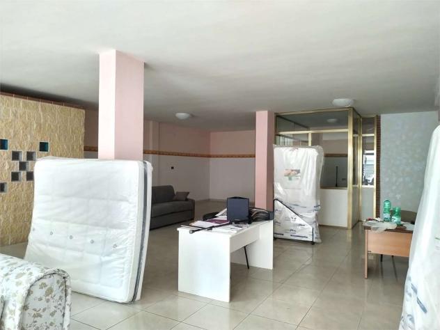 locale commerciale in vendita a Gravina in Puglia