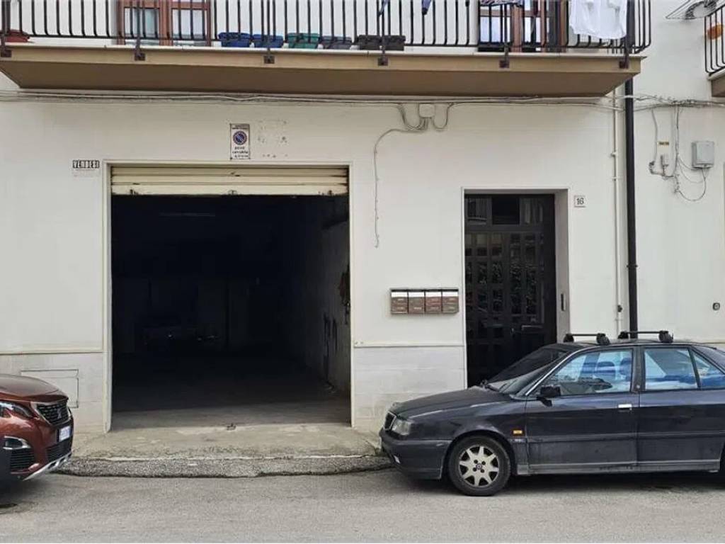 negozio in vendita a Gravina in Puglia
