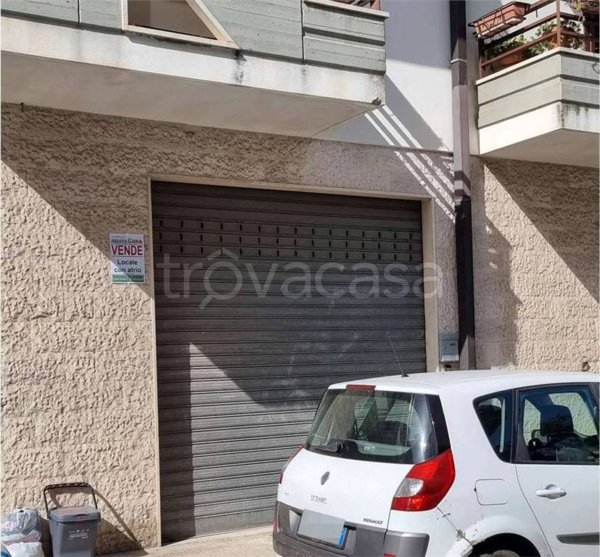 negozio in vendita a Gravina in Puglia