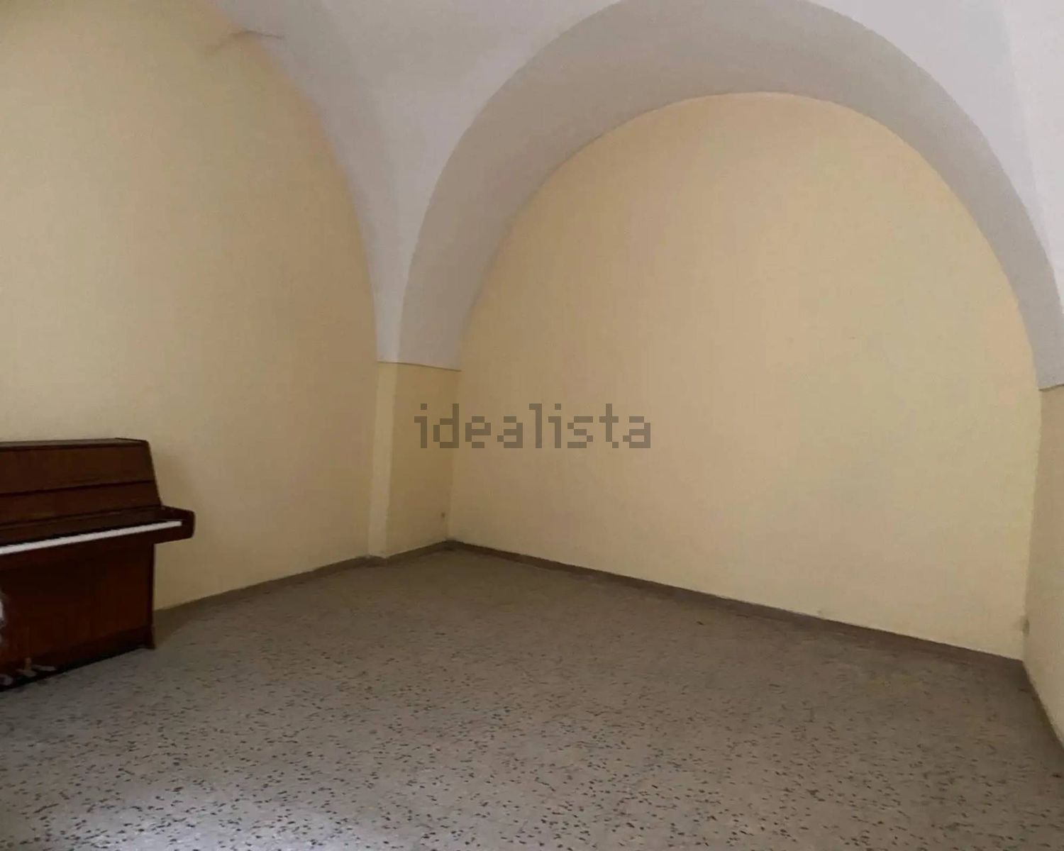 locale commerciale in vendita a Gravina in Puglia