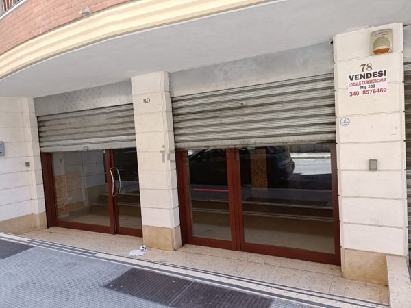 locale commerciale in vendita a Gravina in Puglia