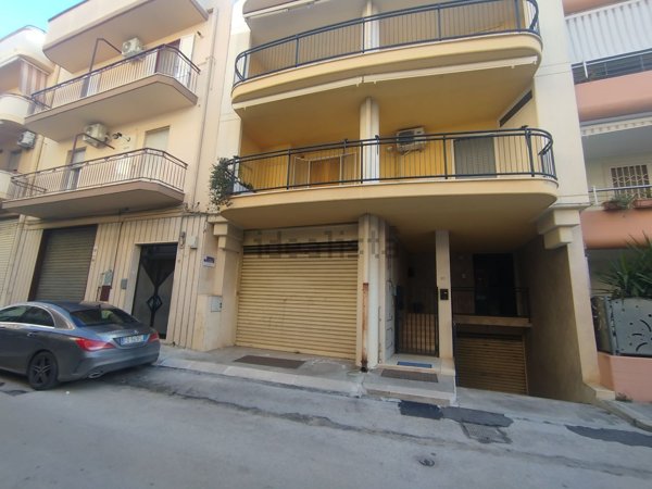 locale commerciale in vendita a Gravina in Puglia