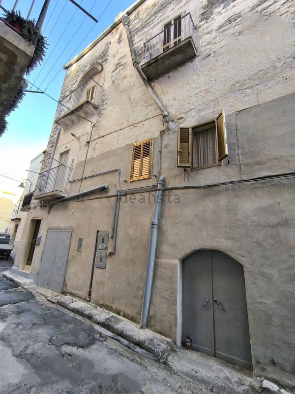 esavano in vendita a Gravina in Puglia