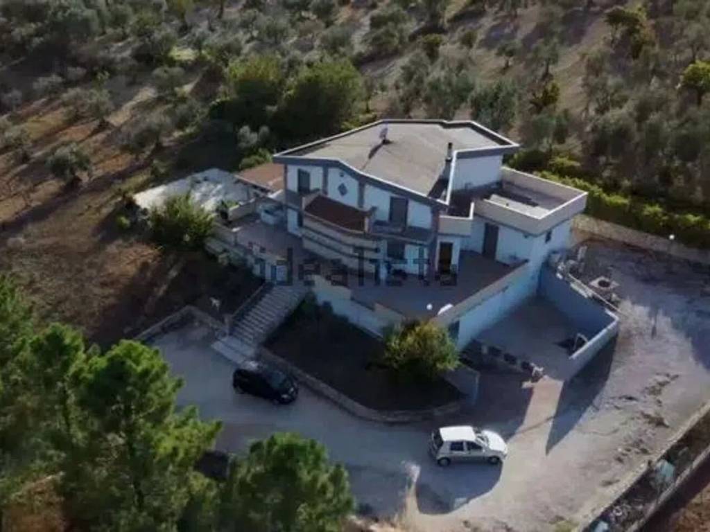 casa indipendente in vendita a Gravina in Puglia in zona Murgetta