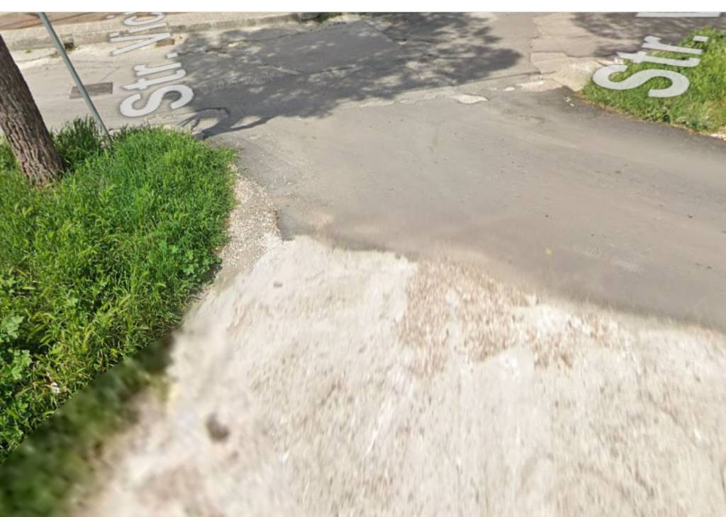 locale commerciale in vendita a Gravina in Puglia