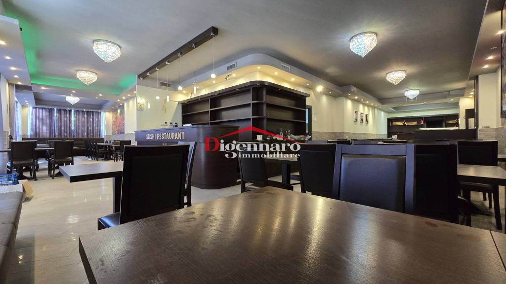 negozio in vendita a Gravina in Puglia in zona Centro Città