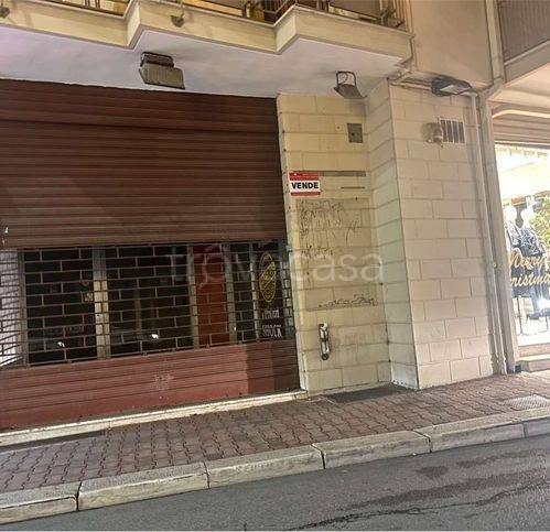 negozio in vendita a Gravina in Puglia