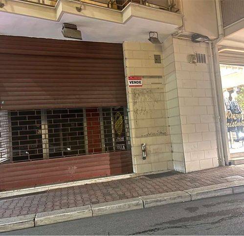 negozio in vendita a Gravina in Puglia in zona Centro Città