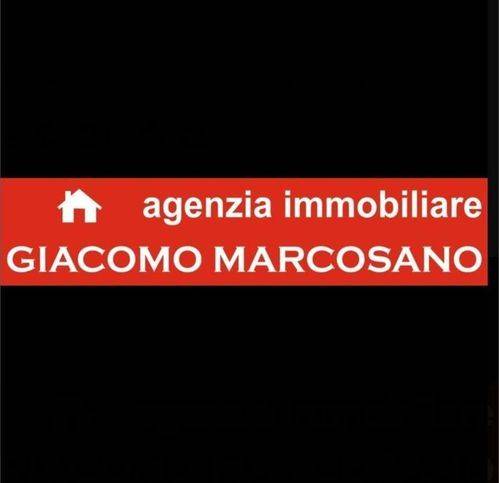 negozio in vendita a Gravina in Puglia in zona Centro Città