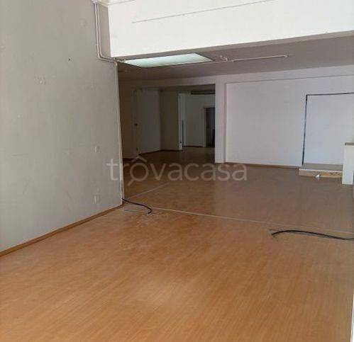 negozio in vendita a Gravina in Puglia