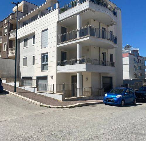 negozio in vendita a Gravina in Puglia