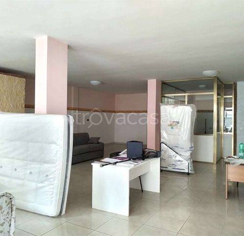 negozio in vendita a Gravina in Puglia