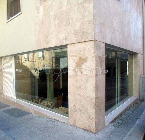 negozio in vendita a Gravina in Puglia