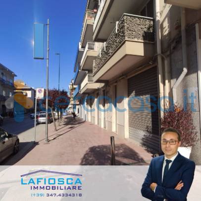 locale commerciale in vendita a Gravina in Puglia