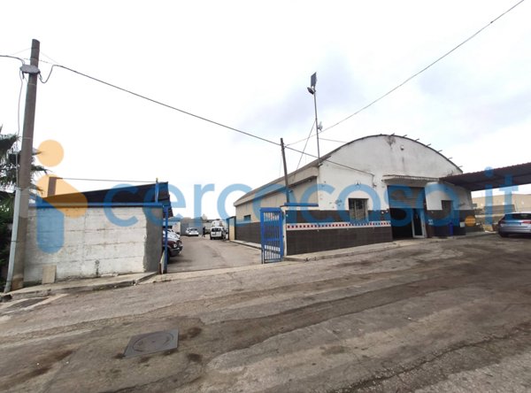 locale commerciale in vendita a Gravina in Puglia