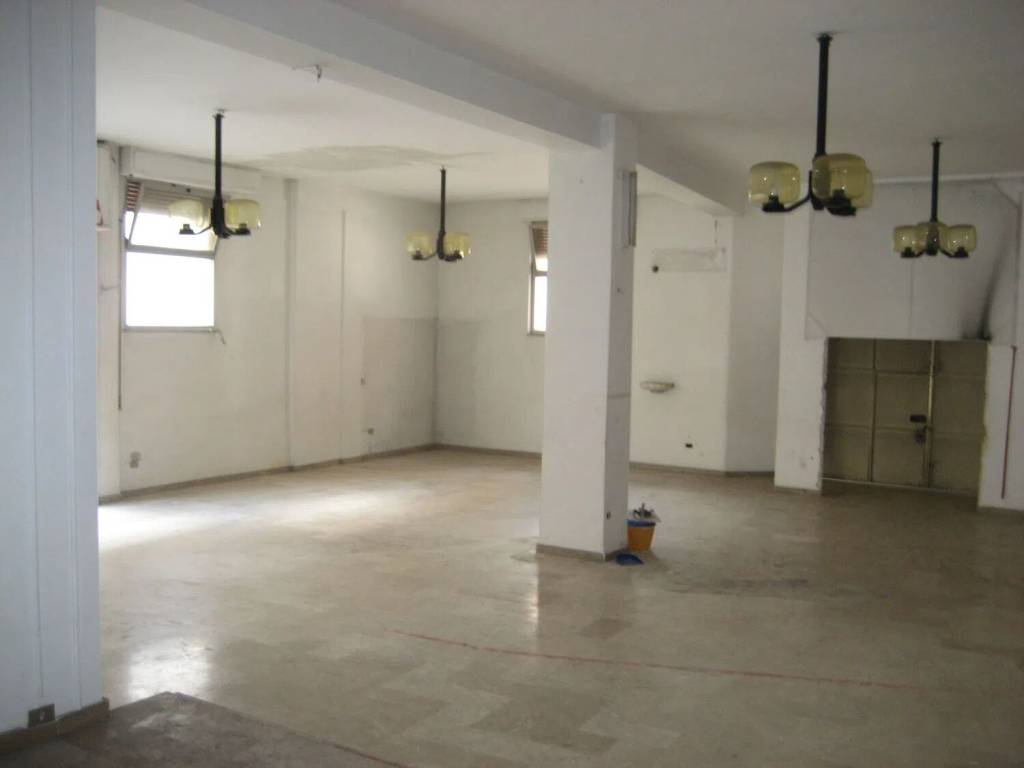 negozio in vendita a Gravina in Puglia