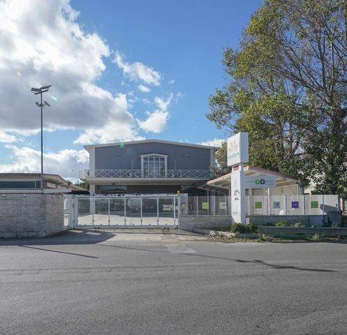 locale commerciale in vendita a Gravina in Puglia