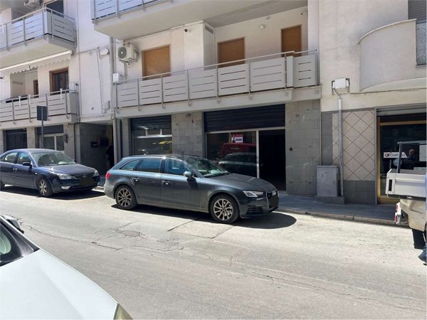 locale commerciale in vendita a Gravina in Puglia