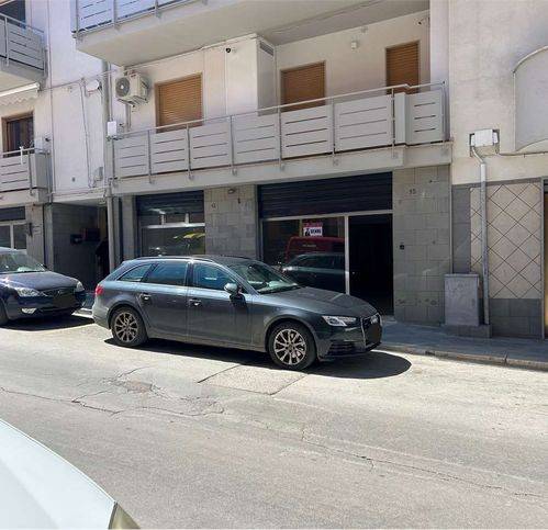 negozio in vendita a Gravina in Puglia