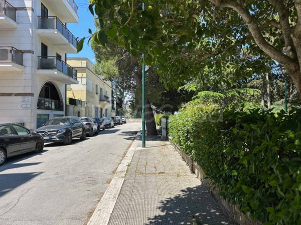 negozio in vendita a Gravina in Puglia in zona Centro Città