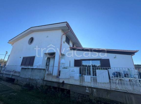 casa indipendente in vendita a Gravina in Puglia in zona Murgetta