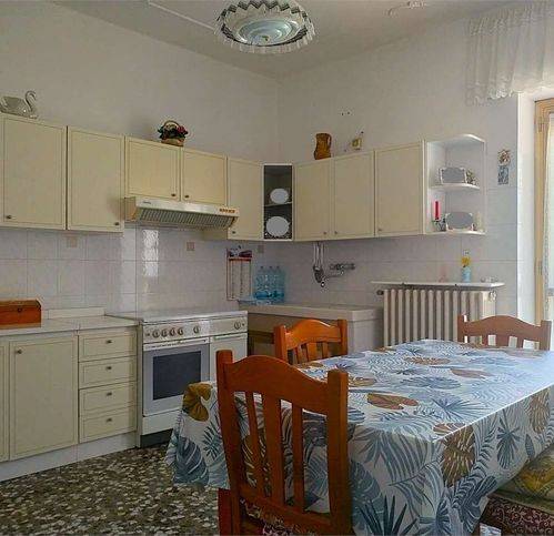 intera palazzina in vendita a Gravina in Puglia in zona Centro Città