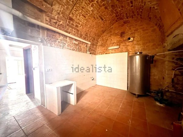 locale commerciale in vendita a Grumo Appula