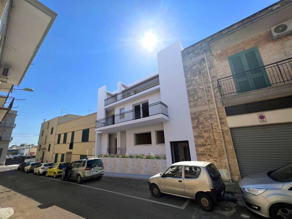 intera palazzina in vendita a Locorotondo