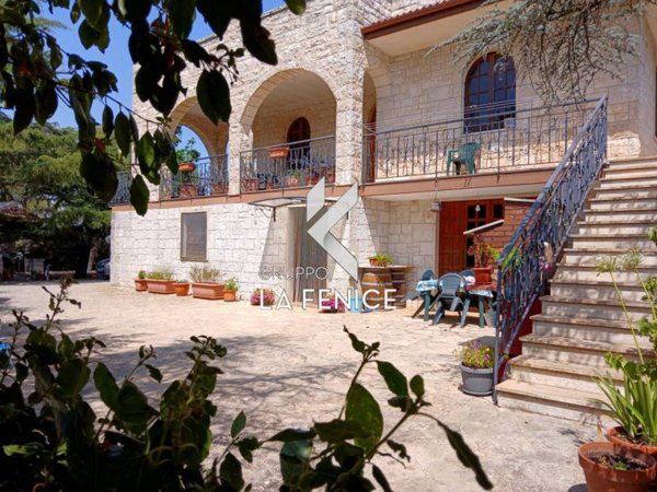 casa indipendente in vendita a Locorotondo