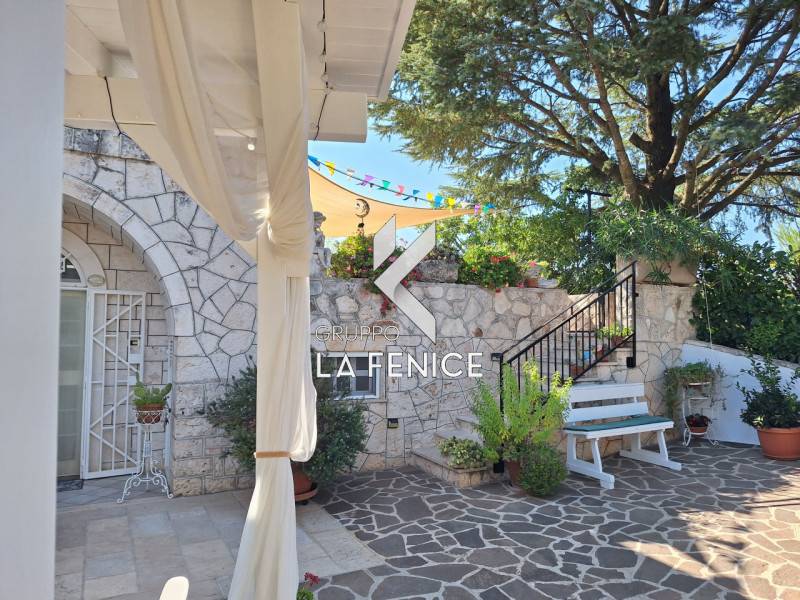 casa indipendente in vendita a Locorotondo